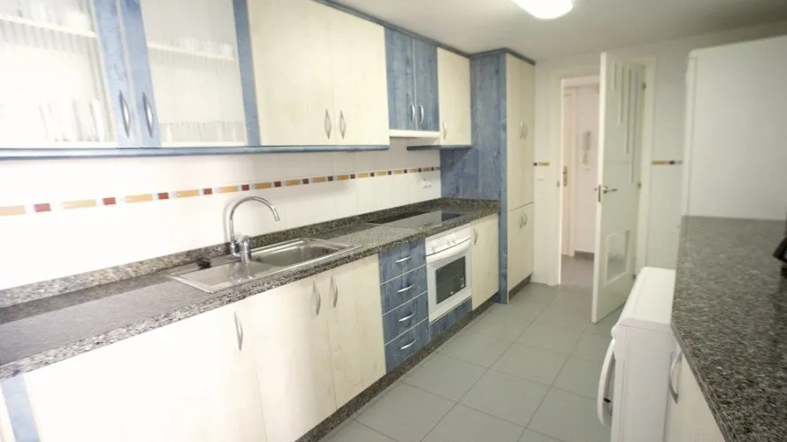 Apartamento de 3 dormitorios en Calpe, Spain No. 379 № 1