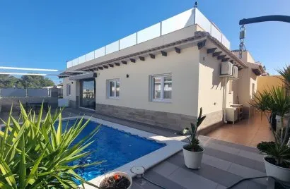 Villa de 4 dormitorios en Los Balcones, Spain No. 959
