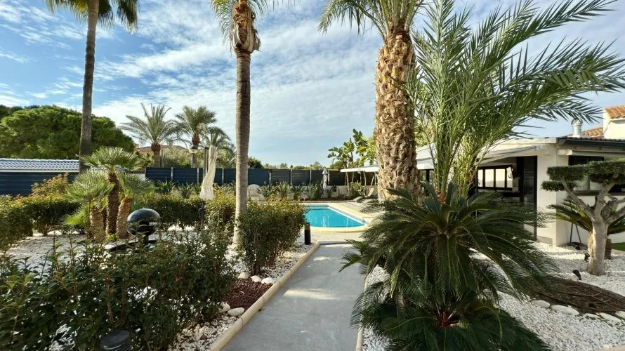 Villa de 5 dormitorios en San Juan, Spain No. 669 № 2