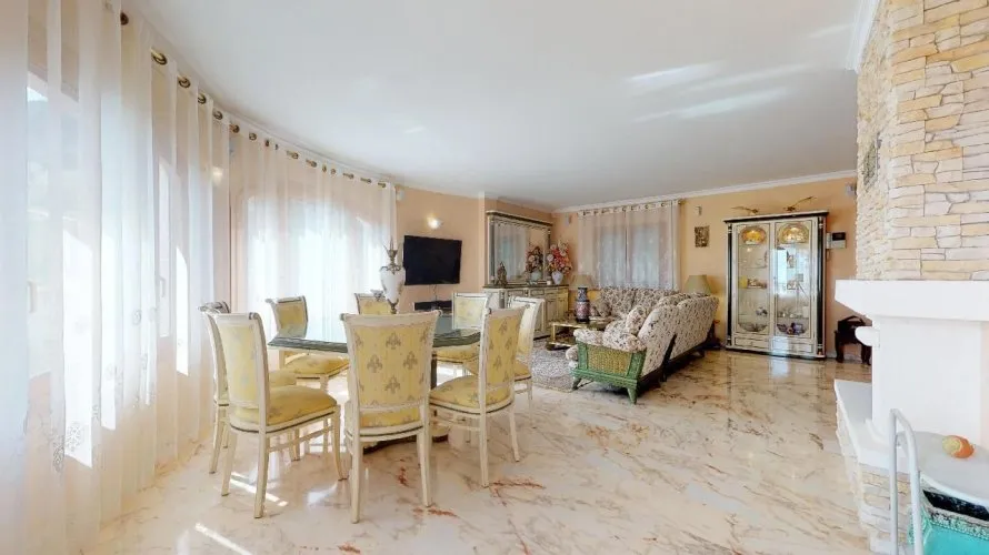 Villa de 7 dormitorios en Maryvilla, Spain No. 397 № 2