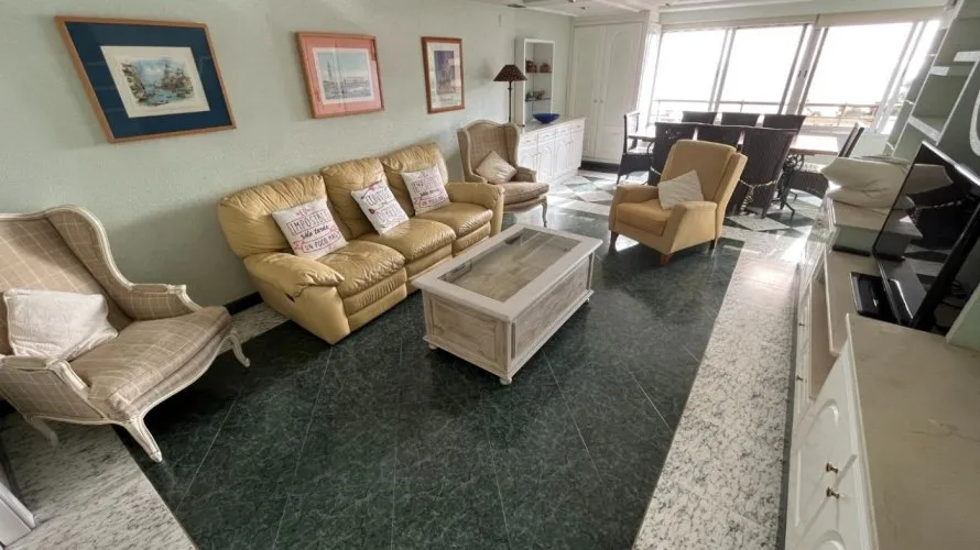 Apartamento de 2 dormitorios en Benidorm, Spain No. 392
