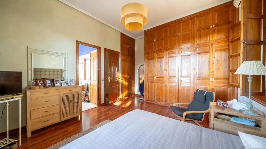 Сasa de 7 dormitorios en Mutxamel, Spain No. 658 № 20