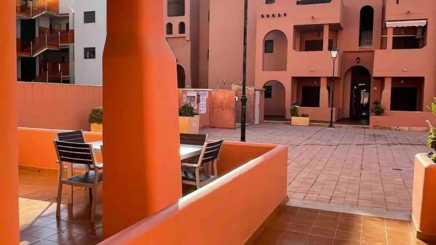 Apartamento de 2 dormitorios en Torrevieja, Spain No. 933 № 3