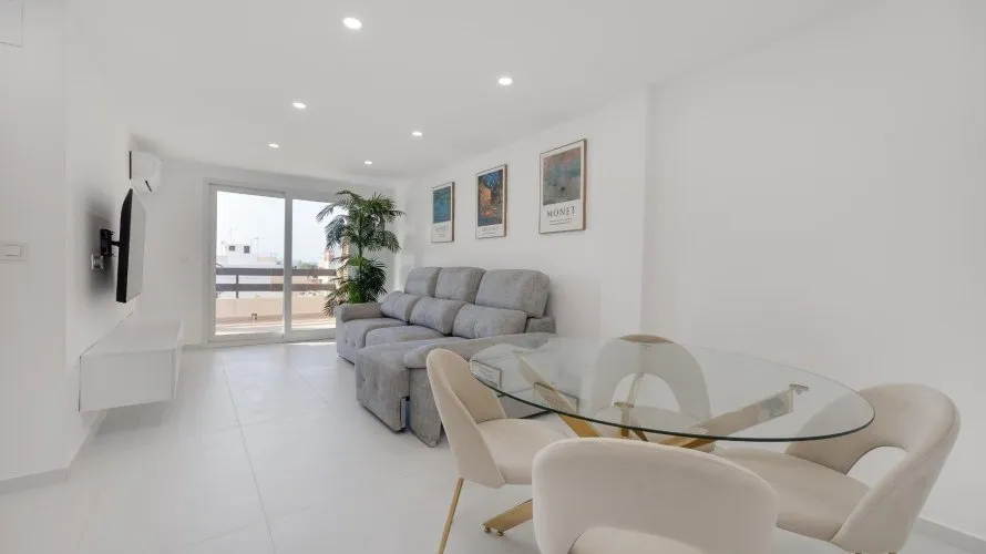 Apartamento de 3 dormitorios en Torrevieja, Spain No. 903 № 1