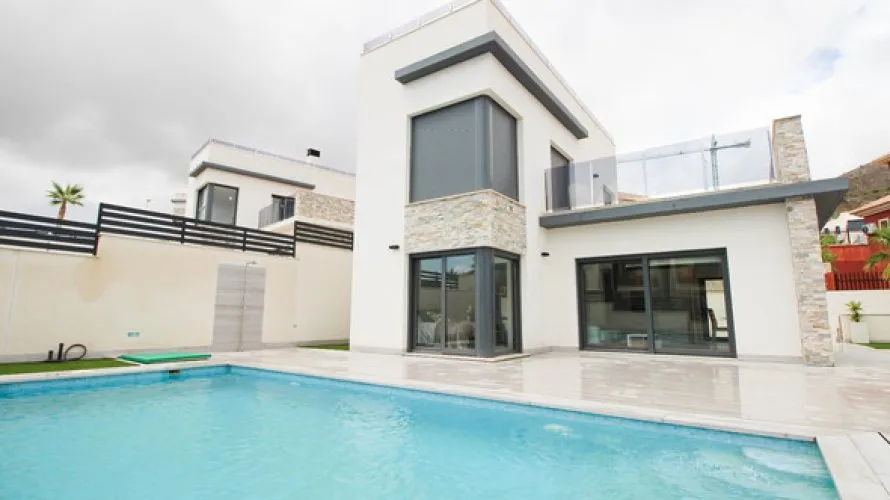 Villa de 4 dormitorios en Benidorm, Spain No. 62 № 1