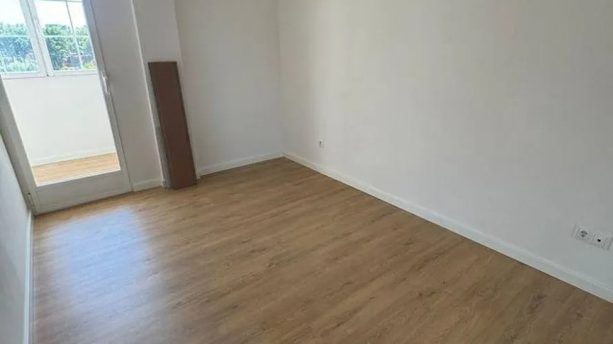 Apartamento de 2 dormitorios en Madrid, Spain No. 908 № 22