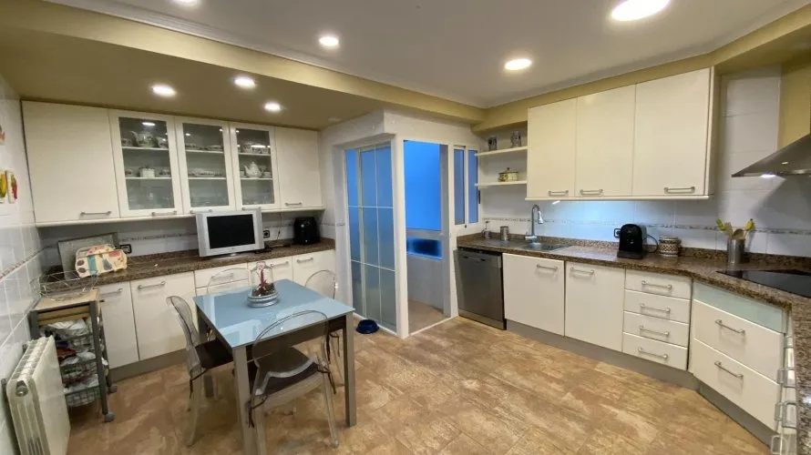 Apartamento de 4 dormitorios en Alicante, Spain No. 689 № 24