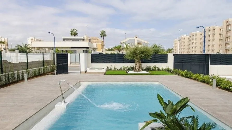 Villa de 4 dormitorios en Playa Honda, Spain No. 280 № 2