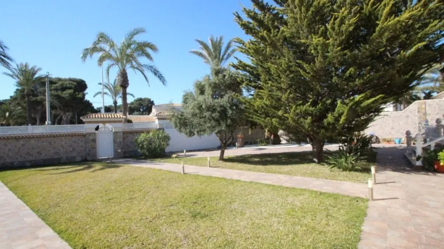 Villa de 5 dormitorios en Cabo Roig, Spain No. 563 № 21