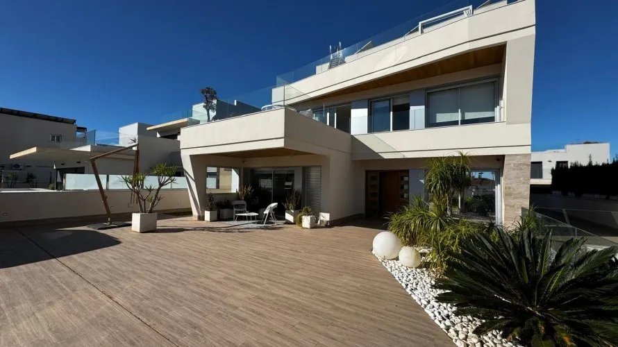 Villa de 4 dormitorios en Campoamor, Spain No. 1214 № 4