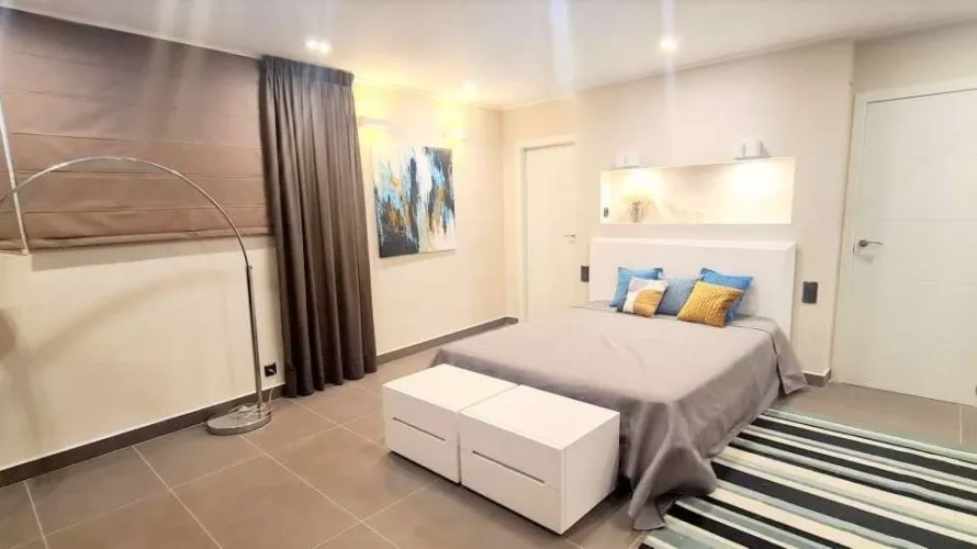 Villa de 5 dormitorios en Calpe, Spain No. 361 № 1
