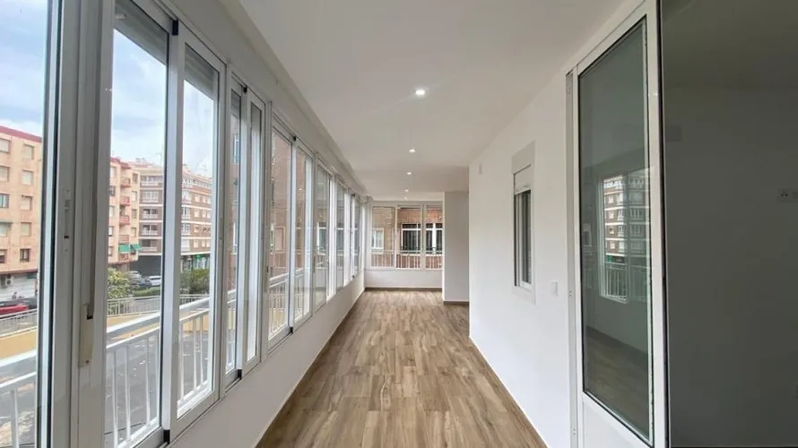 Apartamento de 3 dormitorios en Torrevieja, Spain No. 135 № 8