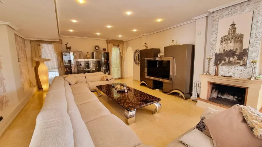 Villa de 239m² en Torrevieja, Spain No. 181 № 9