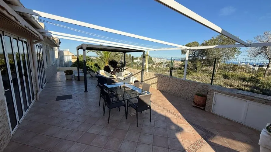 Villa de 4 dormitorios en Villamartin, Spain No. 1097 № 1