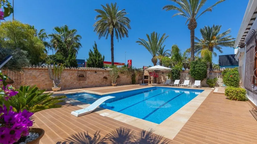 Villa de 4 dormitorios en Alicante, Spain No. 746 № 9
