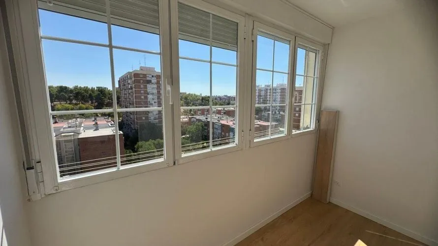 Apartamento de 2 dormitorios en Madrid, Spain No. 908 № 13