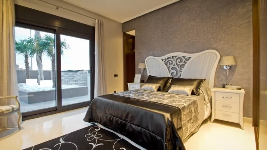 Villa de 157m² en La Zenia, Spain No. 251 № 11