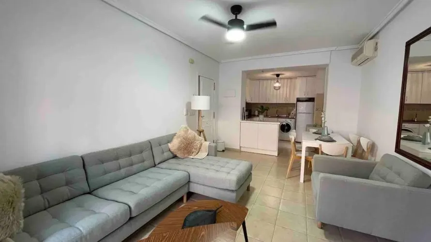 Apartamento de 2 dormitorios en Torrevieja, Spain No. 933 № 20