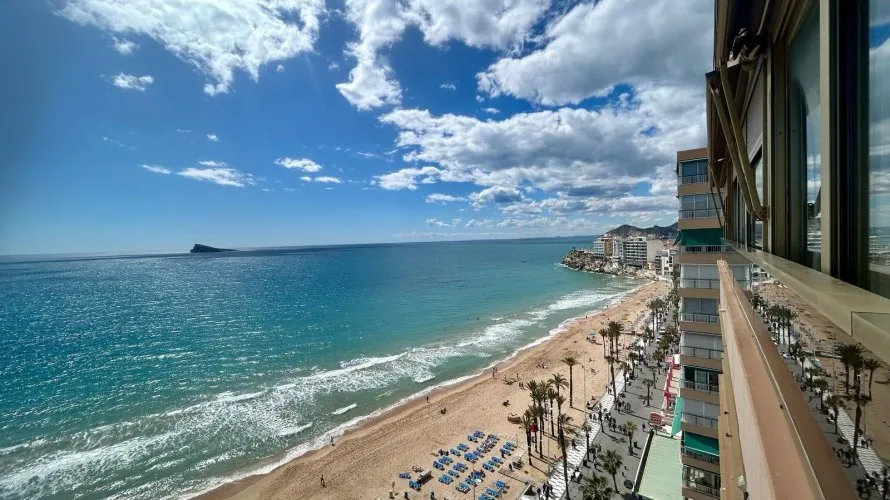 Apartamento de 3 dormitorios en Benidorm, Spain No. 695 № 9