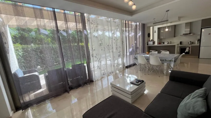 Apartamento de 3 dormitorios en Villajoyosa, Spain No. 380