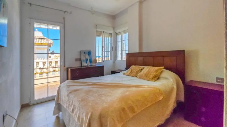 Сasa de 3 dormitorios en La Mata, Spain No. 222 № 12