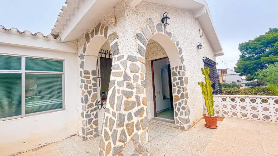 Villa de 3 dormitorios en Los Balcones, Spain No. 629 № 1