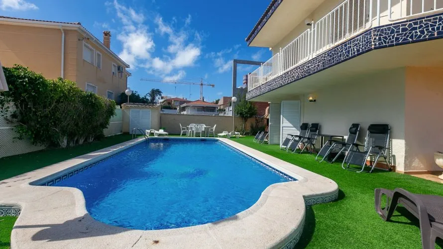 Villa de 293m² en La Zenia, Spain No. 1381 № 1