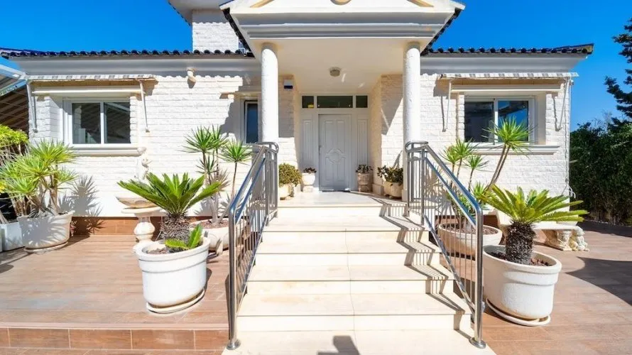 Villa de 5 dormitorios en Torrevieja, Spain No. 734