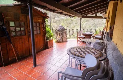 Villa de 8 dormitorios en Lena, Spain No. 1243
