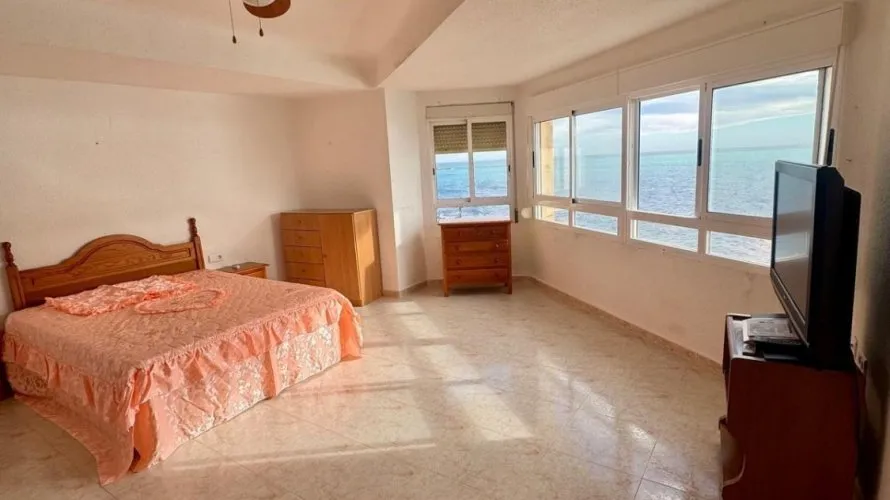 Apartamento de 4 dormitorios en Torrevieja, Spain No. 977 № 17