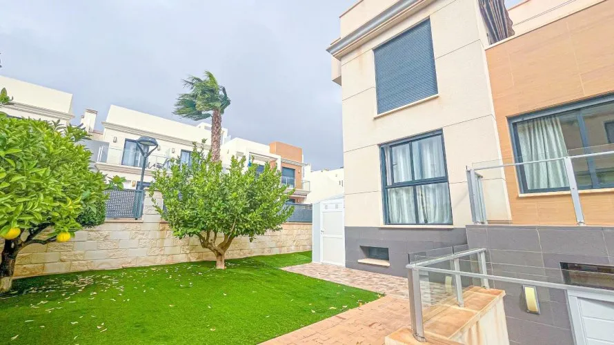 Villa de 5 dormitorios en La Zenia, Spain No. 1270 № 18