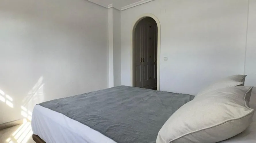 Apartamento de 2 dormitorios en Campoamor, Spain No. 987 № 12