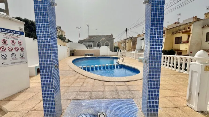 Apartamento de 2 dormitorios en Torrevieja, Spain No. 1056 № 7