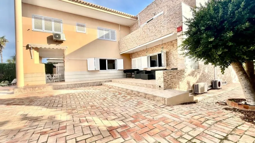 Villa de 4 dormitorios en Torrevieja, Spain No. 229