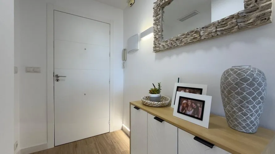 Apartamento de 3 dormitorios en Torrevieja, Spain No. 231 № 2