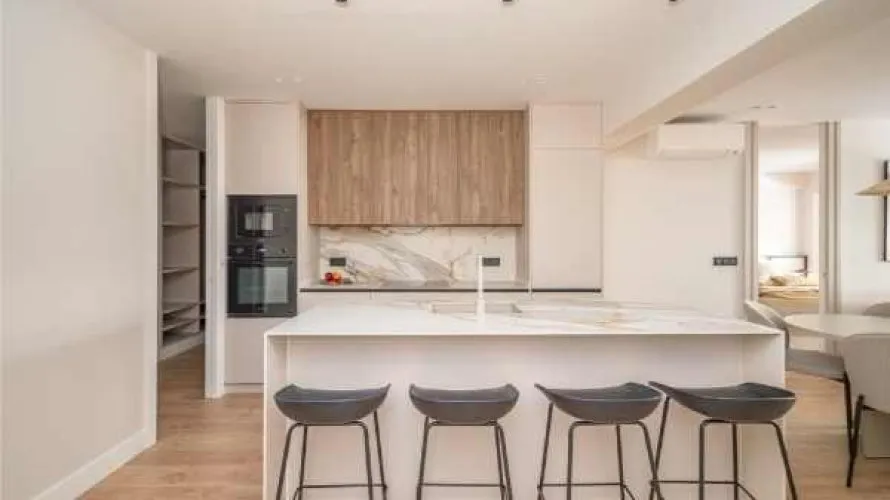 Apartamento de 2 dormitorios en Madrid, Spain No. 636 № 2