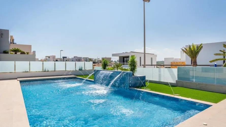 Villa de 3 dormitorios en Campoamor, Spain No. 612 № 1