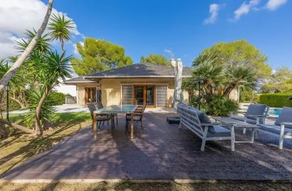 Villa de 5 dormitorios en Campoamor, Spain No. 1017