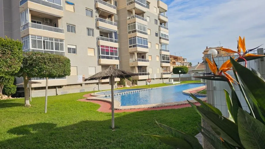Apartamento de 2 dormitorios en Torreblanca, Spain No. 945 № 1