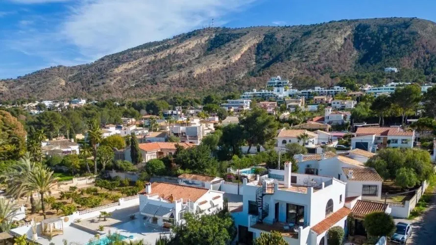 Villa de 4 dormitorios en Albir, Spain No. 817 № 3