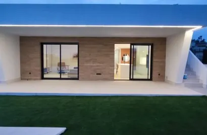 Villa de 3 dormitorios en Ciudad Quesada, Spain No. 125