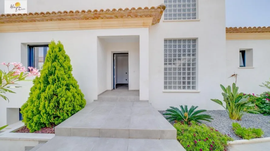 Villa de 5 dormitorios en Calpe, Spain No. 443