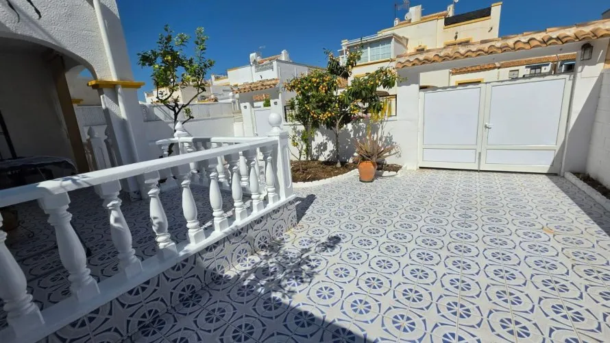 Сasa de 3 dormitorios en Torrevieja, Spain No. 1095 № 9