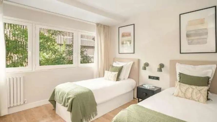 Apartamento de 2 dormitorios en Madrid, Spain No. 636 № 10
