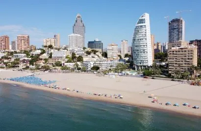 Apartamento de 3 dormitorios en Benidorm, Spain No. 531