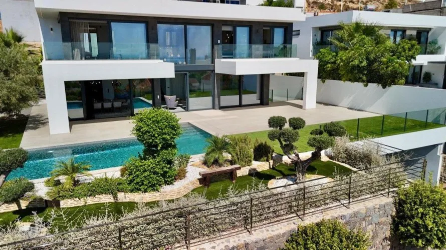 Villa de 890m² en Benidorm, Spain No. 832 № 2