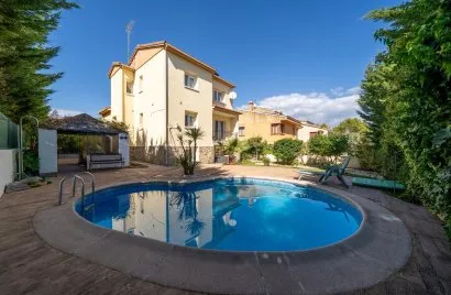 Apartamento de 5 dormitorios en San Martín de Valdeiglesias, Spain No. 1198