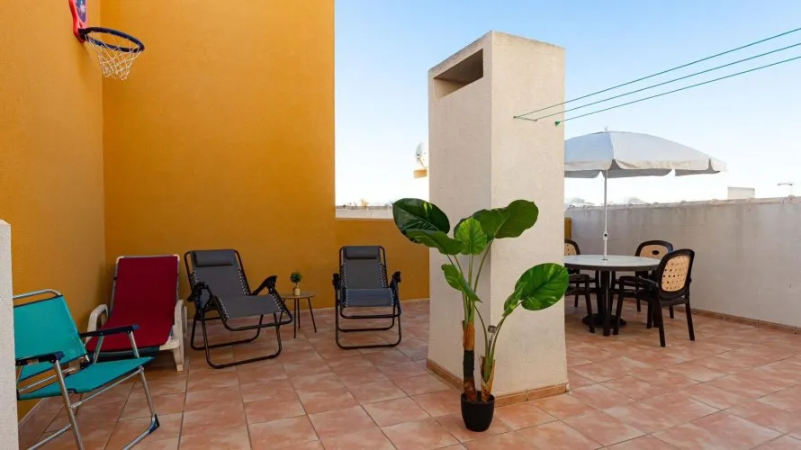 Apartamento de 2 dormitorios en Torrevieja, Spain No. 541 № 3
