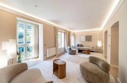 Apartamento de 2 dormitorios en Madrid, Spain No. 1039