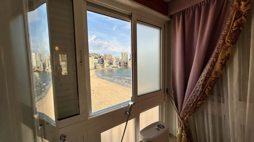 Apartamento de 2 dormitorios en Benidorm, Spain No. 652 № 21